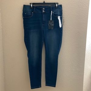 NWT TAHARI Charlotte Double Button Skinny Jeans